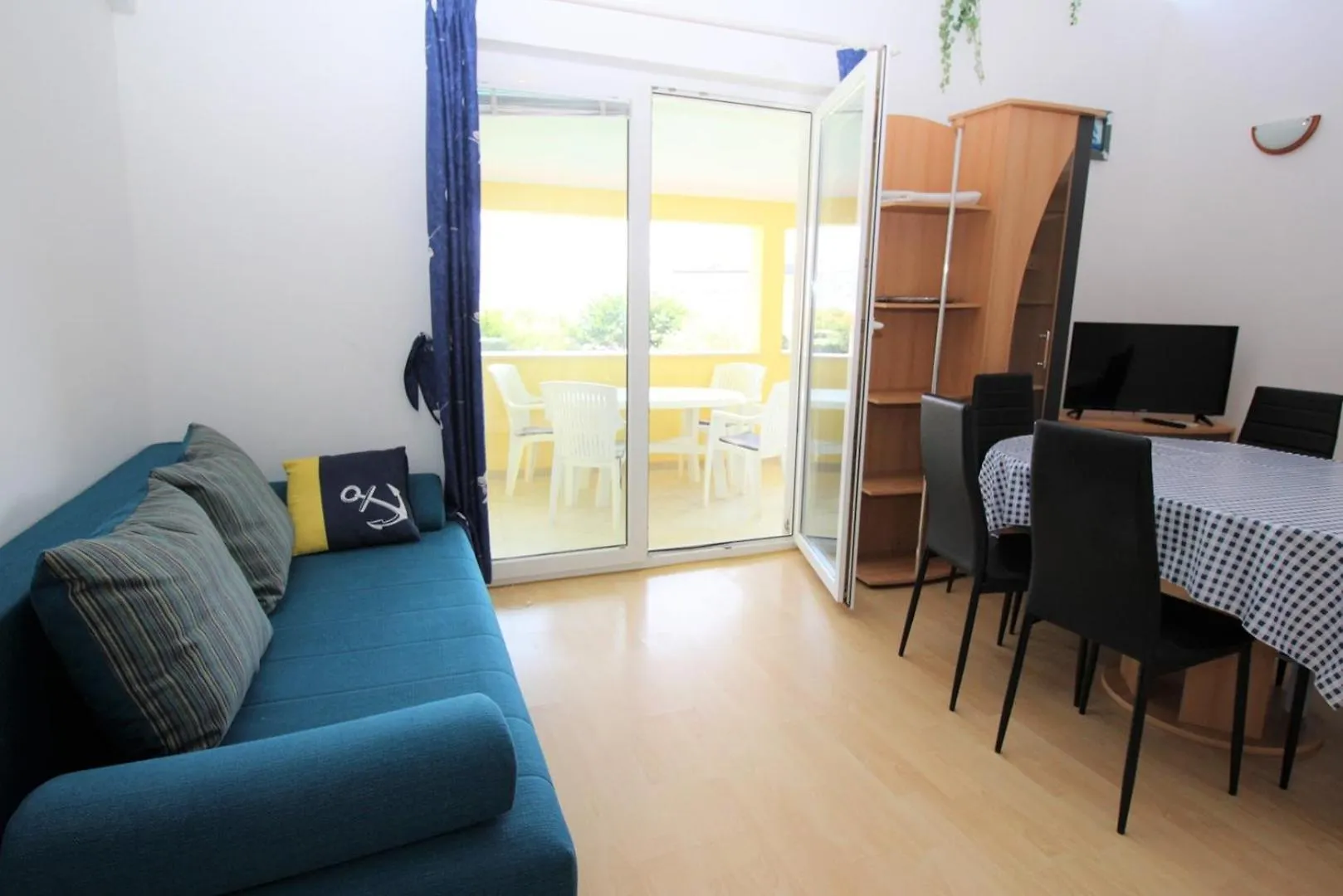 Apartment Krznaric Beach Baska  Croatia